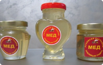 Med u tri male teglice različitog oblika